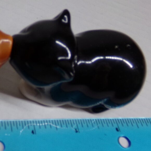 Cat Salt and Pepper Shakers Black Orange Ceramic Magnetic Noses - Picture 8 of 9